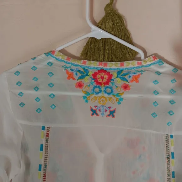 Johnny Was 🐞 White Asymmetrical Embellished Blouse